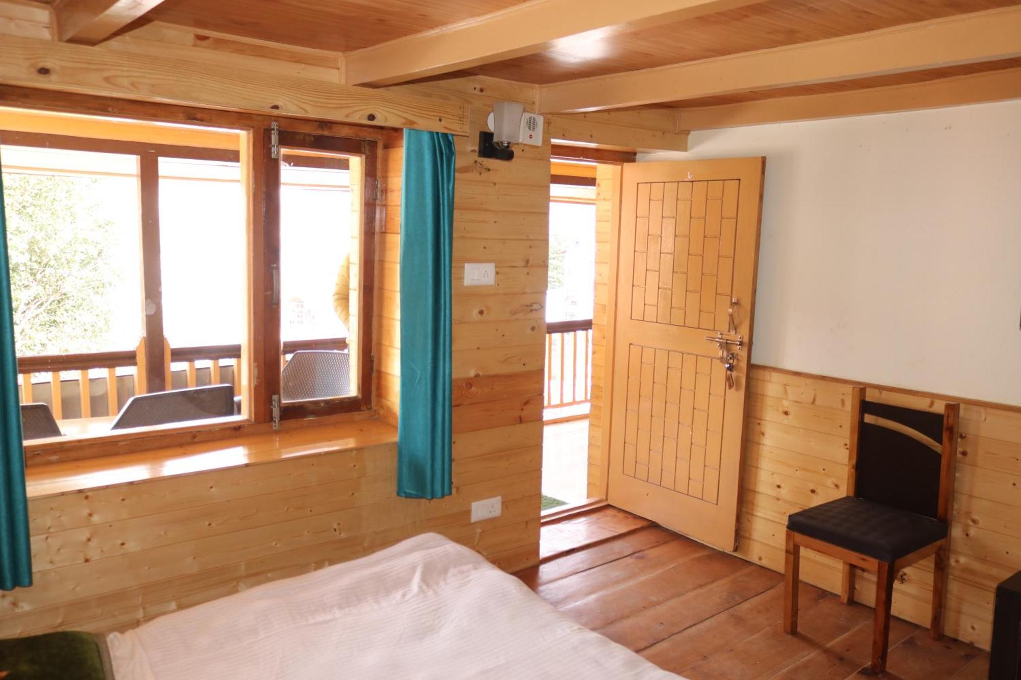 Forest Wood Cottage Manāli Esterno foto